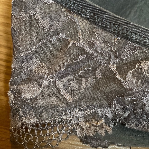 ❤️ Victoria’s Secret Lace Body By Victoria Racerback Demi Bra 34C - Picture 4 of 7